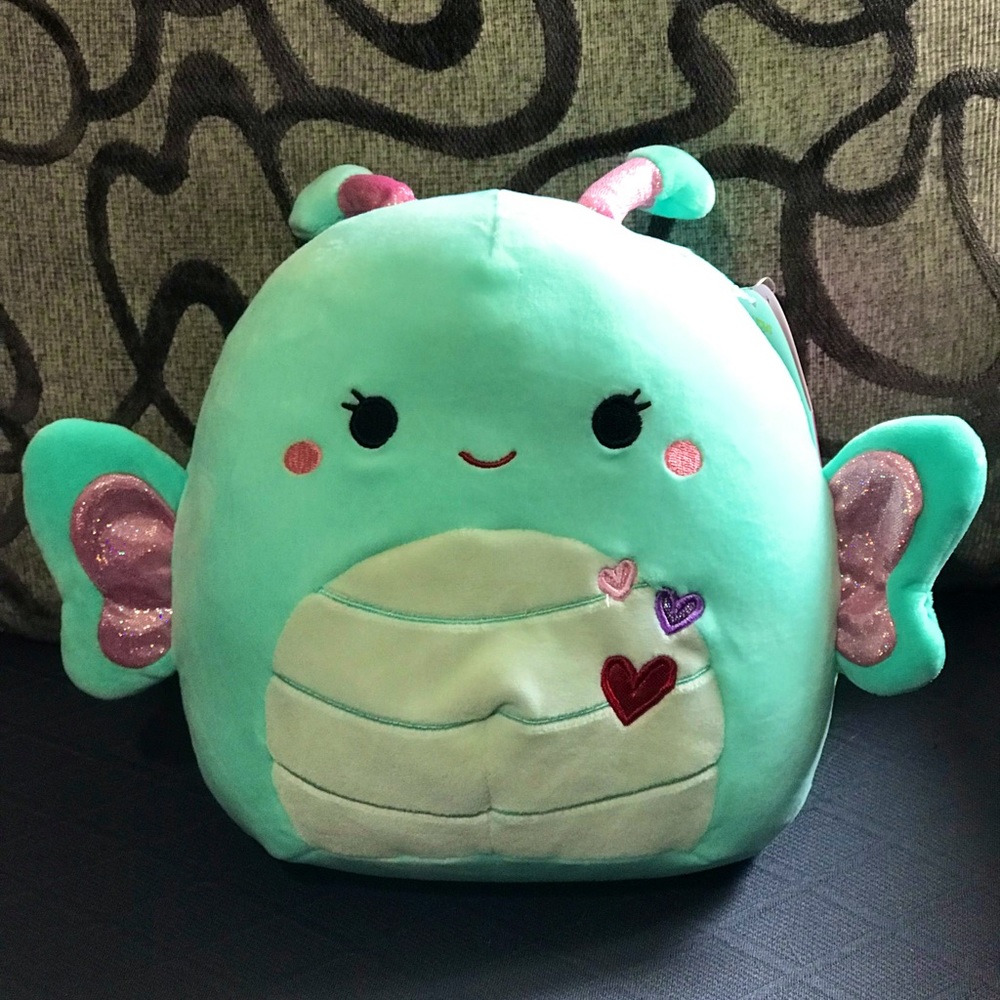 Reina valentines squishmallow NWT 8”